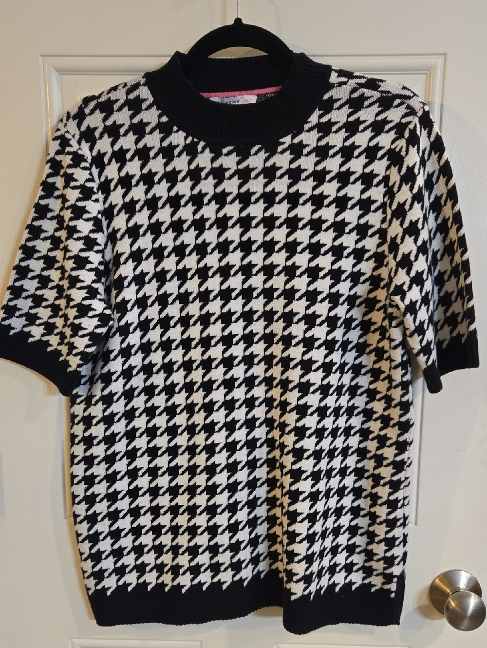 Isaac Mizrahi Black & White Houndstooth Short Sleeve Knit with Pink Trim
